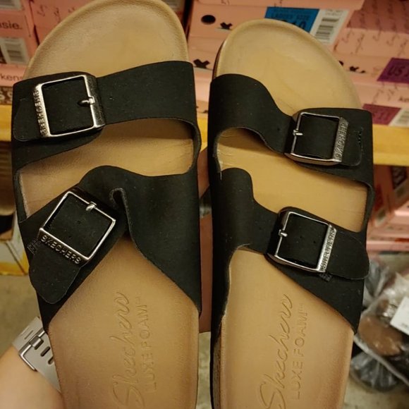 SKECHERS Women Relaxed Fit Luxe Foam Slip on Buckle Sandal  -Black - Picture 6 of 9